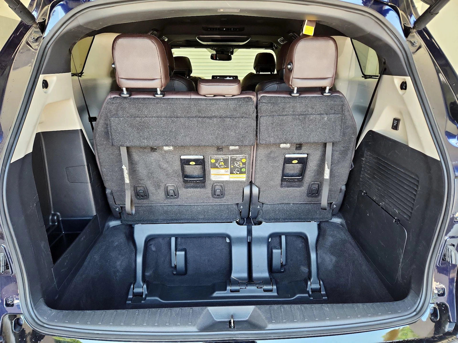 2023 Toyota Sienna Hybrid Platinum, 50k miles