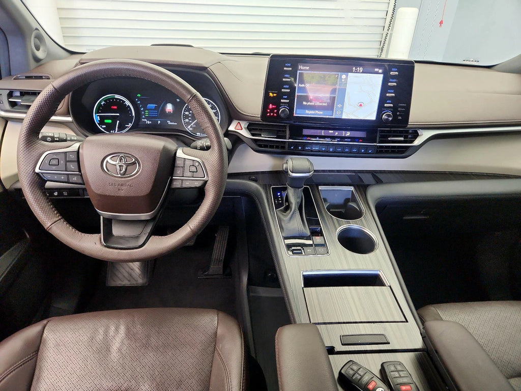 2023 Toyota Sienna Hybrid Platinum, 50k miles