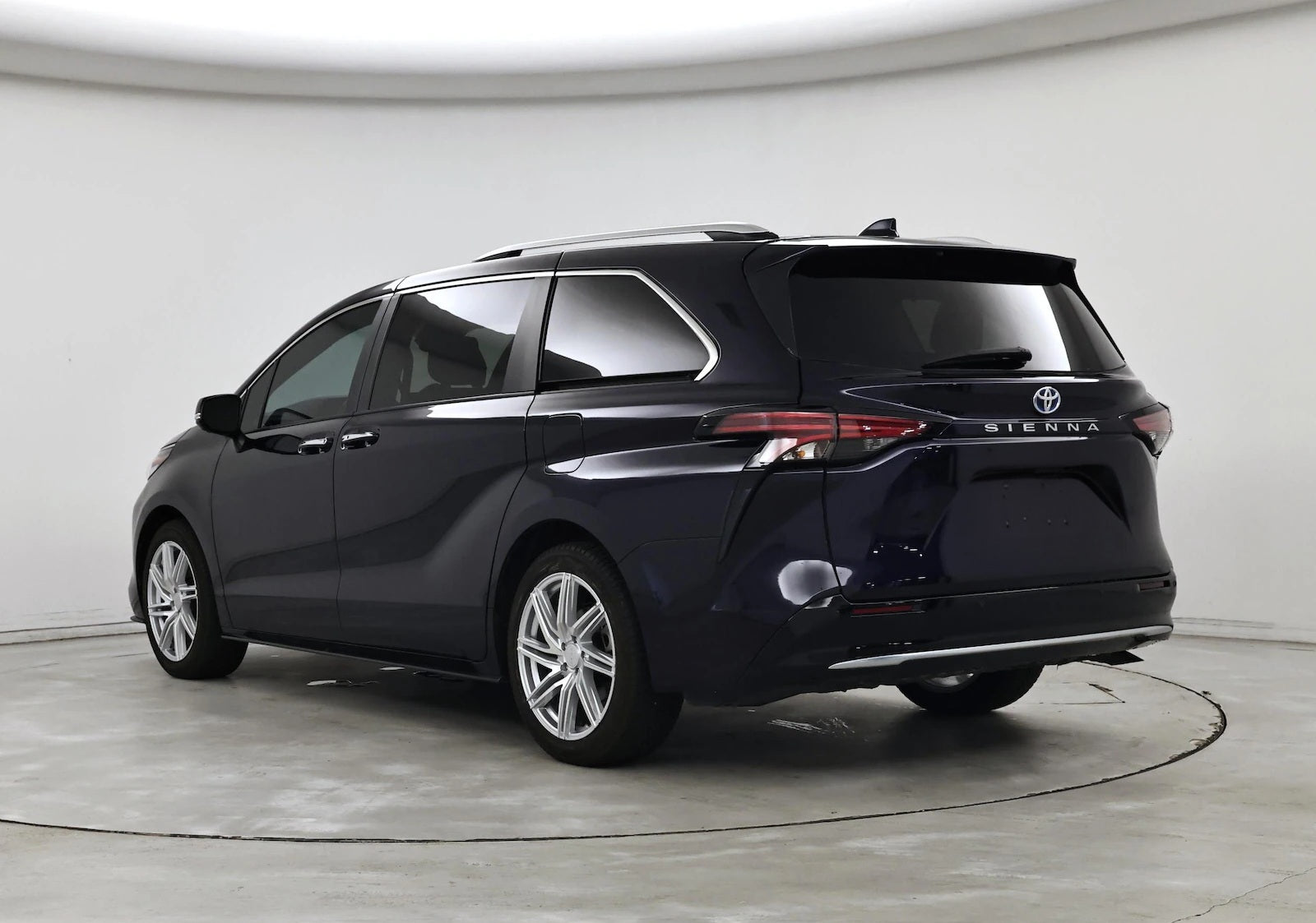 2023 Toyota Sienna Hybrid Platinum, 50k miles