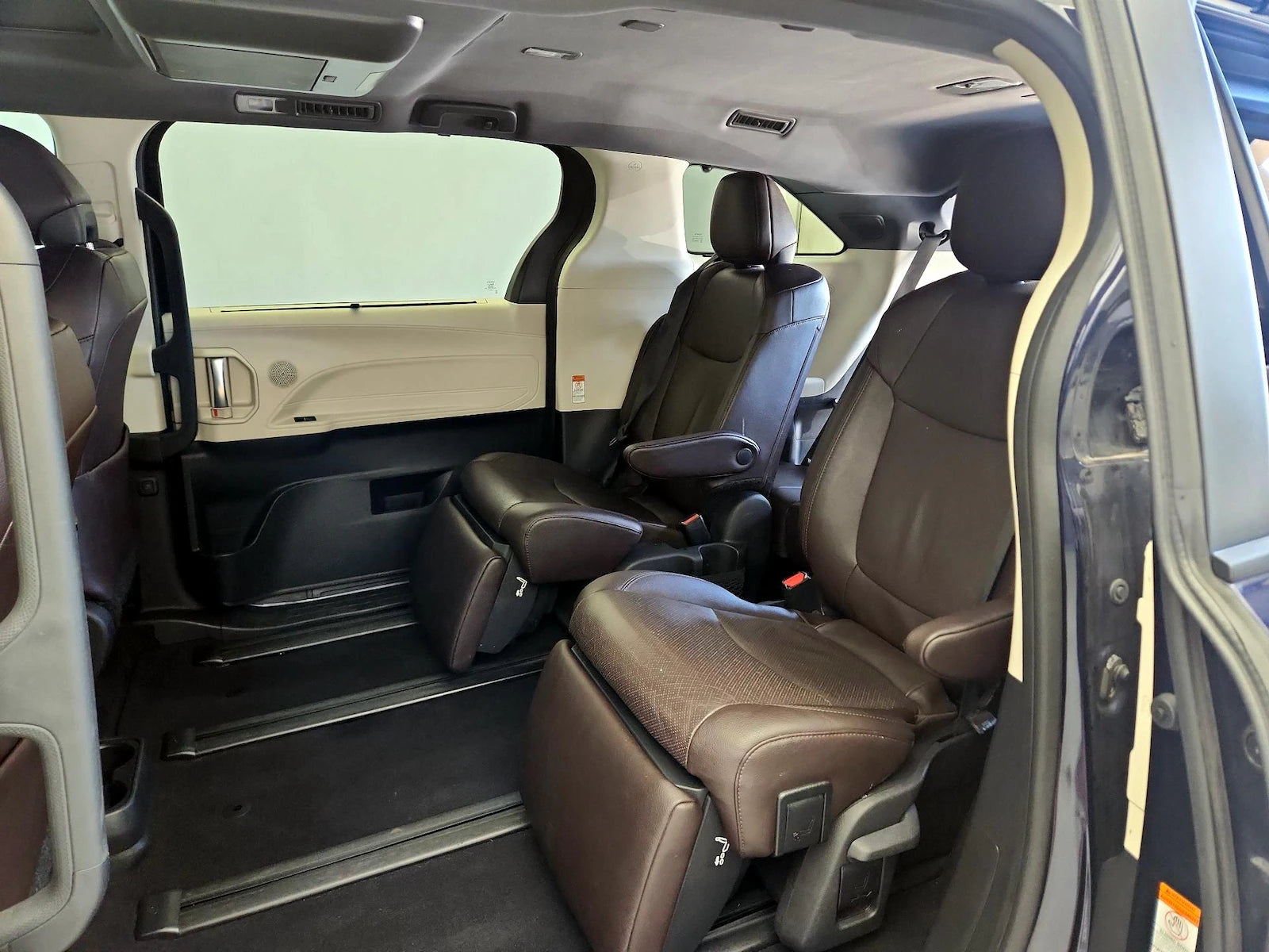 2023 Toyota Sienna Hybrid Platinum, 50k miles